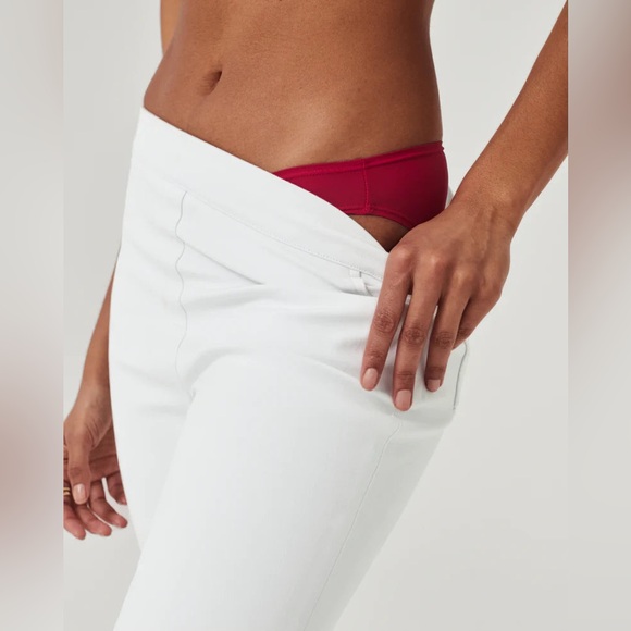 NWT Spanx On-the-Go Kick Flare Pant - Classic White pull on flare leg - Picture 4 of 15